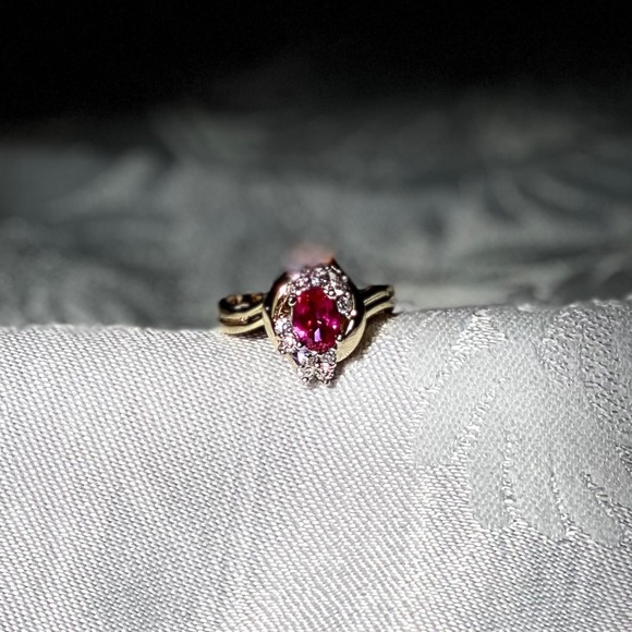 Vintage Cocktail Ring - Picture 3 of 10